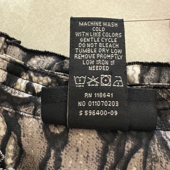 Lane Bryant Womens Plus Size 22/24 Black Floral Satin Lace Short Sleeve Top - Picture 10 of 10